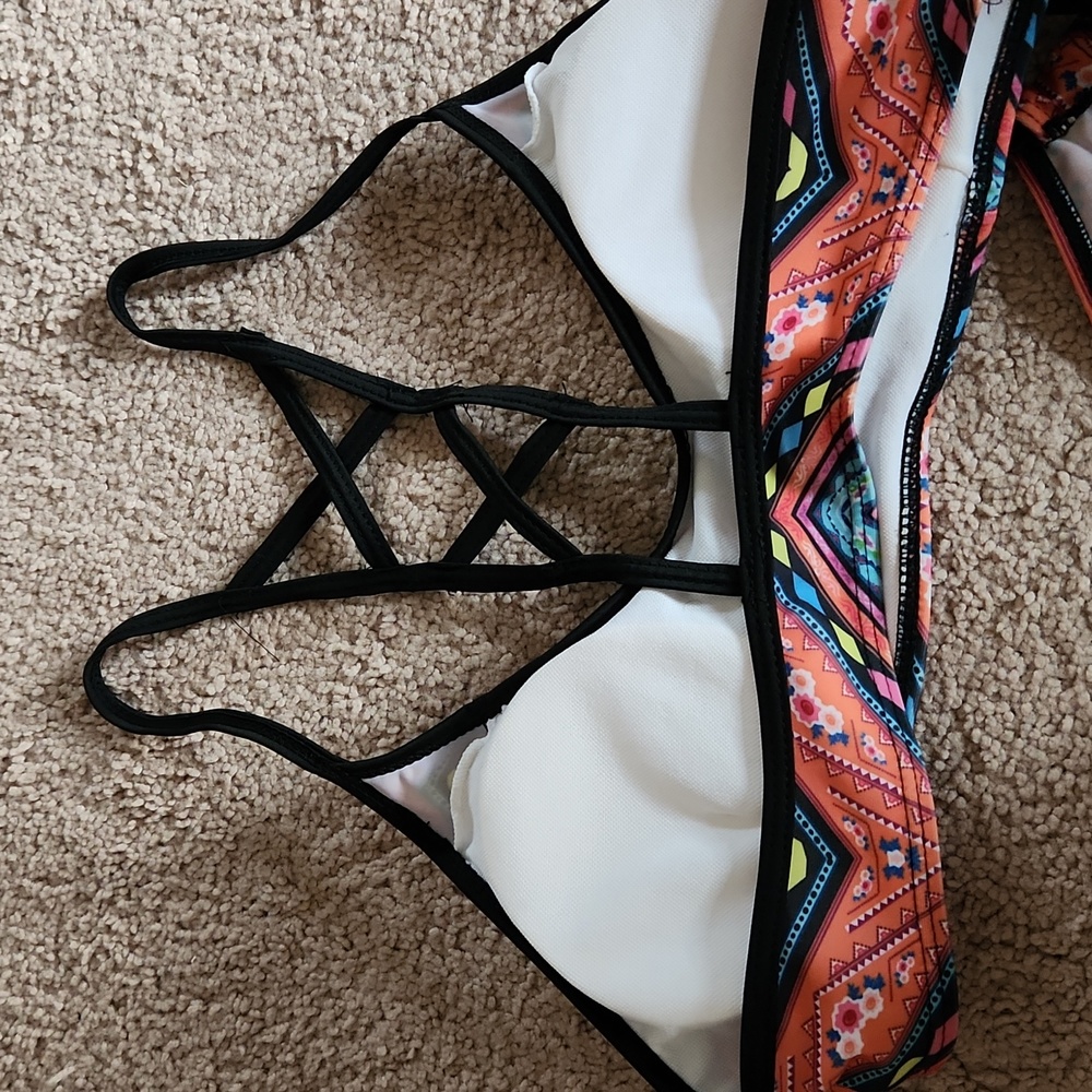 Bikini - Picture 3 of 3